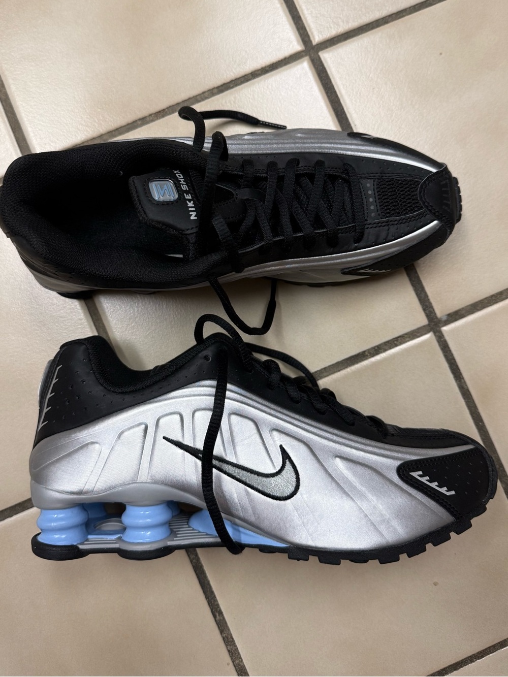 NEW Nike Shox R4  Sneakers - Black, Silver & Light Blue